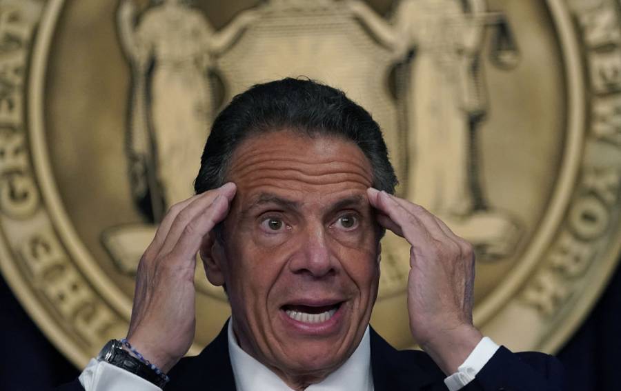 Andrew Cuomo deja la gobernación de Nueva York alegando un golpe 