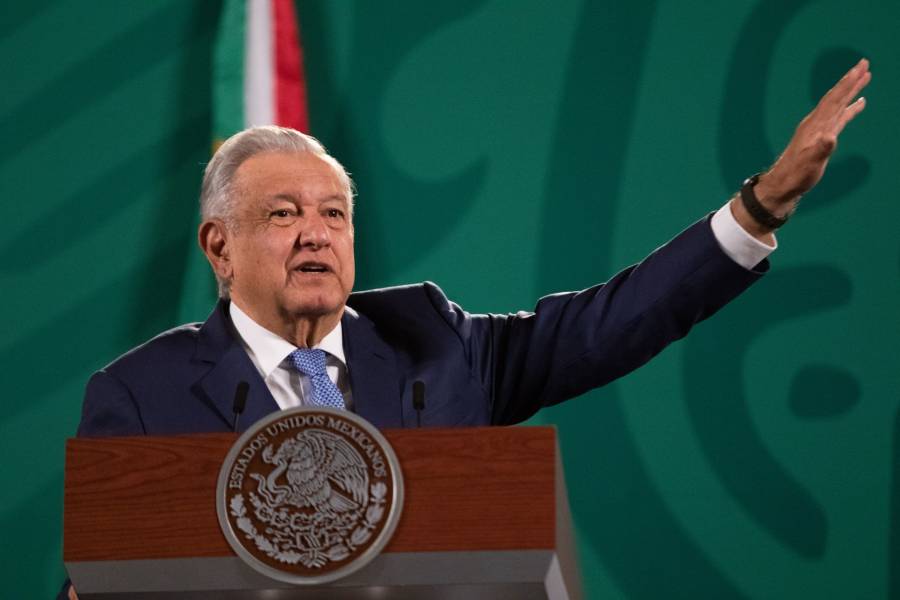 Pide AMLO a consejeros hacer cooperación para realizar consulta; él la haría con menos recursos, dice