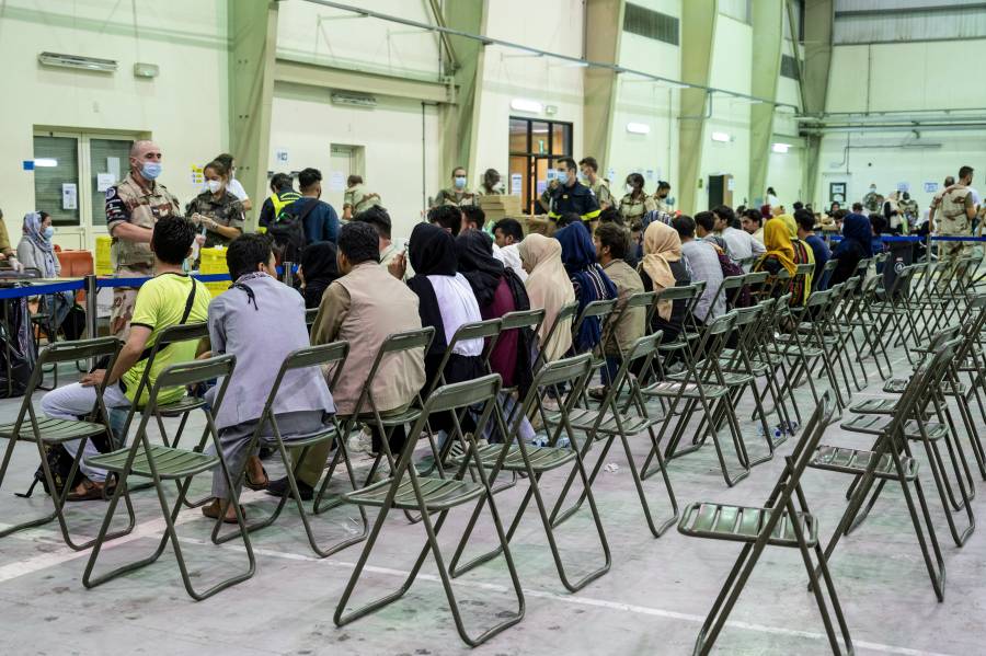 España recibirá hasta 4 mil afganos evacuados por EEUU