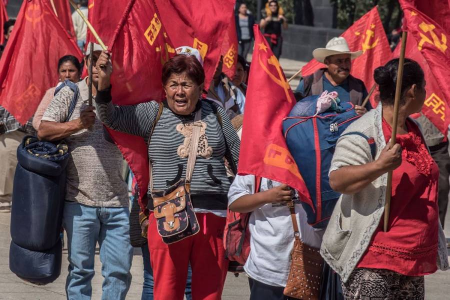Integrantes del Frente Popular Revolucionario bloquean Reforma; exigen investigar caso de asesinato