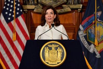 Kathy Hochul se convierte en gobernadora de Nueva York