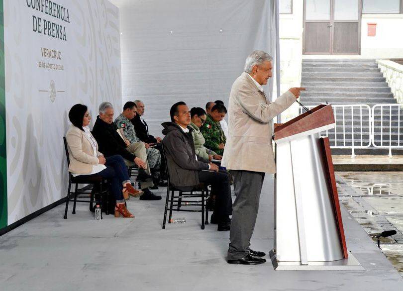 No tomar carreteras, pide AMLO a damnificados por Grace en Veracruz
