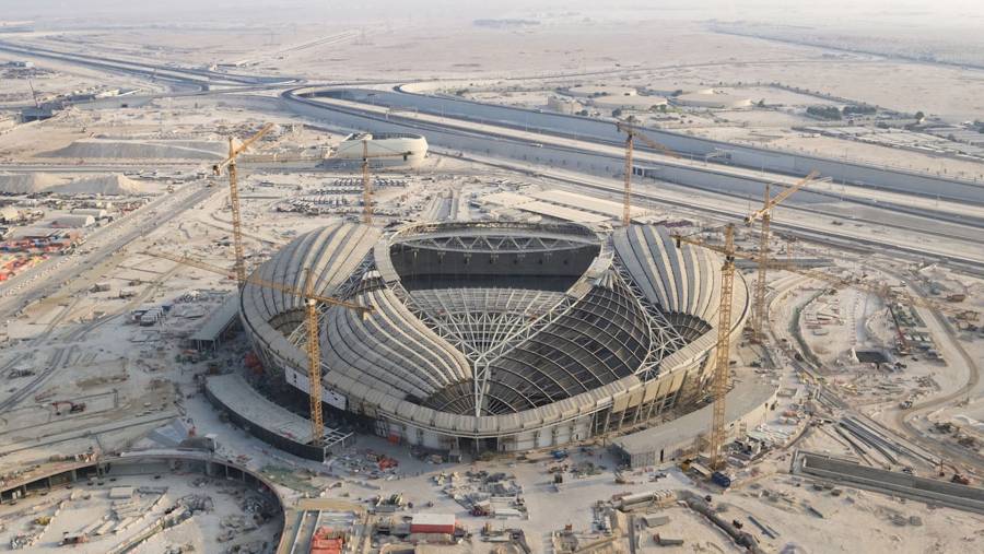 Piden a Catar investigar posibles muertes de trabajadores en construcción de estadios