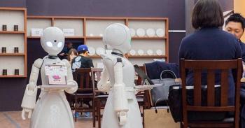 En Tokio apuestan por la inclusi&oacute;n con robots en una cafeter&iacute;a