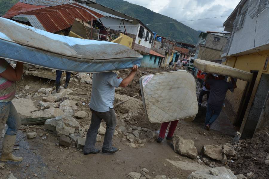Reportan al menos 15 muertos por deslaves en Venezuela