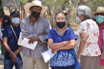 Personas mayores se esfuerzan para adaptarse al uso de la tecnolog&iacute;a digital