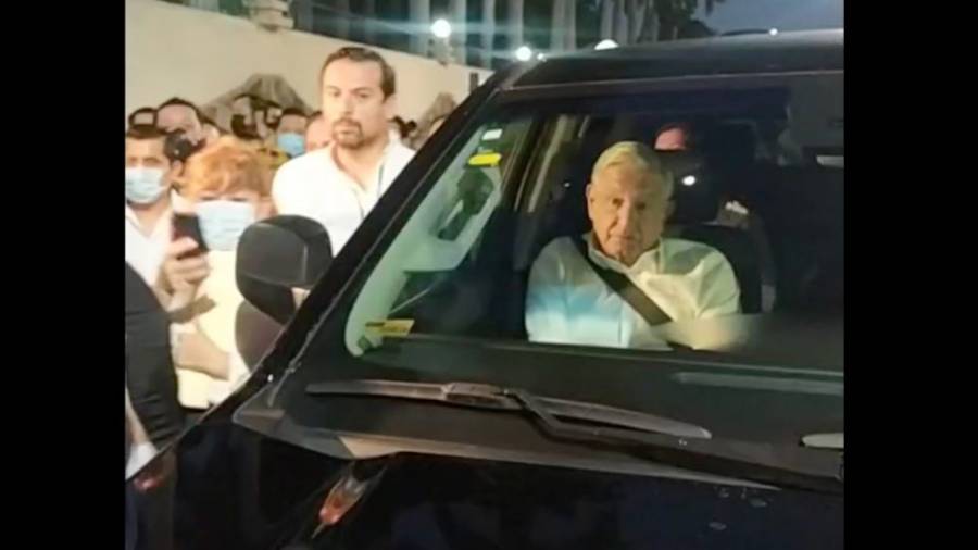 CNTE bloquea paso a López Obrador para dar mañanera en Chiapas