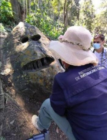 En Ecuador, arque&oacute;logos hallan urna de cultura prehisp&aacute;nica