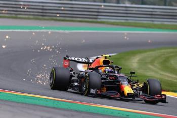 El piloto mexicano Sergio P&eacute;rez renueva su contrato con Red Bull para 2022