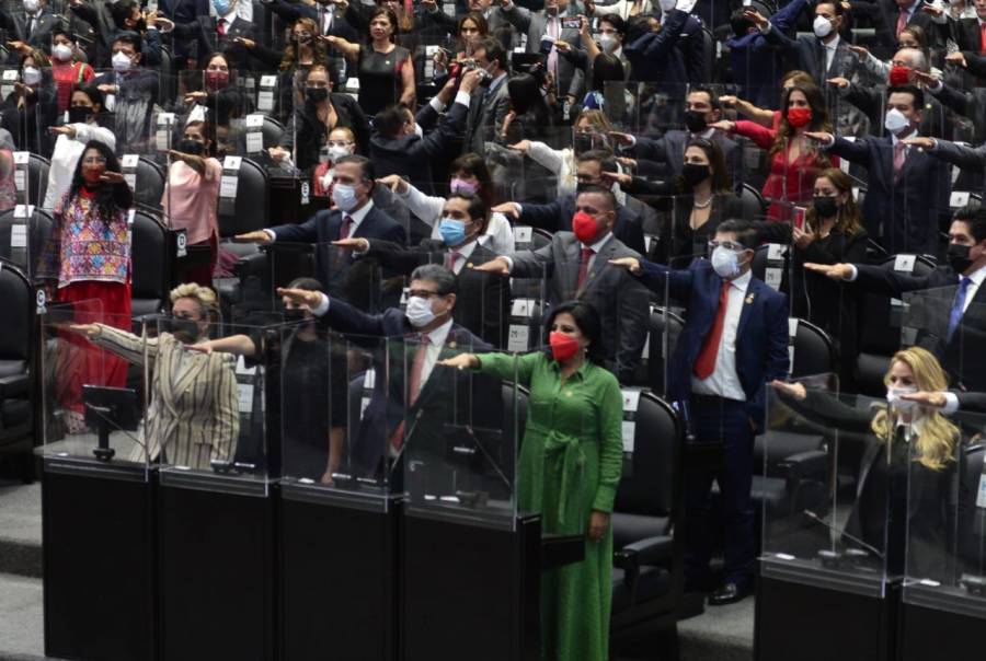 Toman protesta a nuevos integrantes de la 65 Legislatura de la Cámara de Diputados
