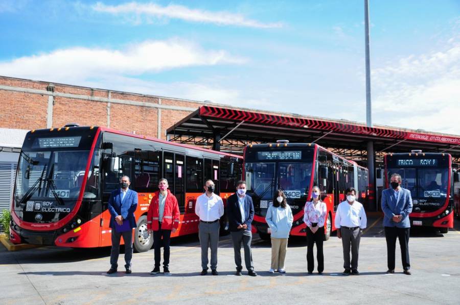 CDMX apostar&aacute; por la electromovilidad; presentan flota de autobuses de Metrob&uacute;s