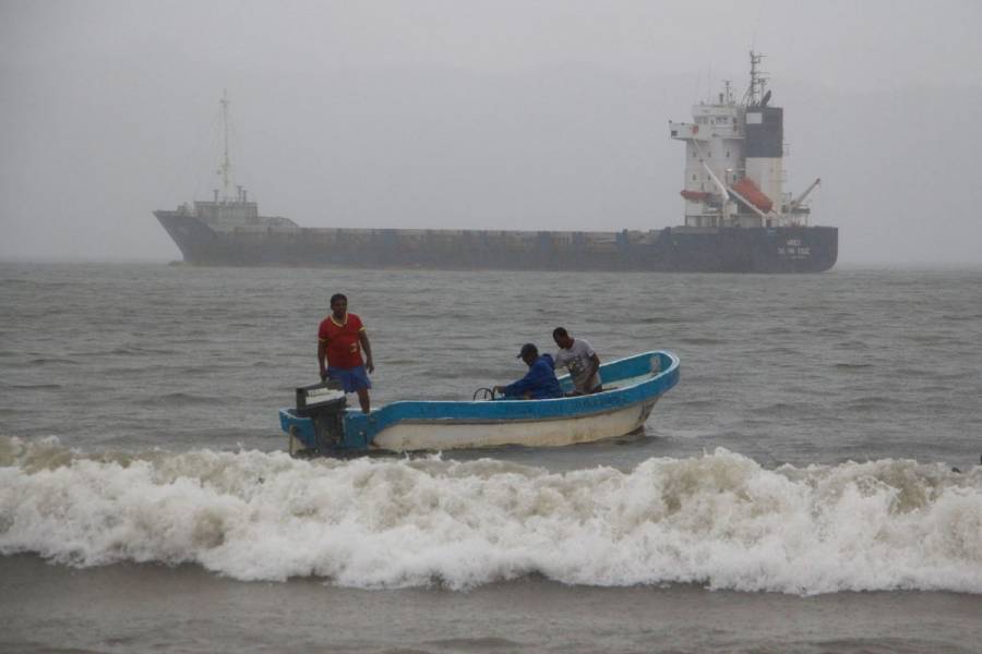 El huracán Nora se desplaza por la costa del Pacífico mexicano