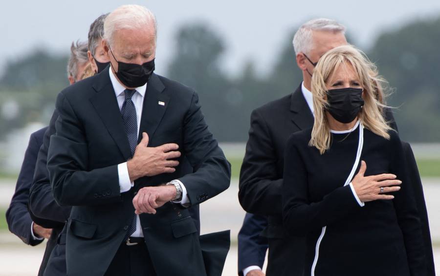 Biden se re&uacute;ne con familiares de soldados 