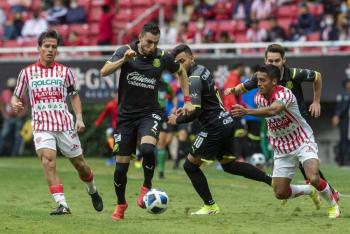 Chivas vence a Necaxa y rompe racha de cuatro partidos sin victoria