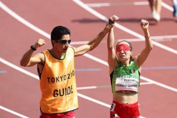 M&eacute;xico consigue su oro n&uacute;mero 100 en paral&iacute;mpicos; M&oacute;nica Rodr&iacute;guez gana mil 500 m T11