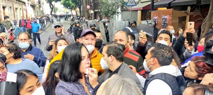 Grupo de granaderos agrede a alcaldes electos de la CDMX