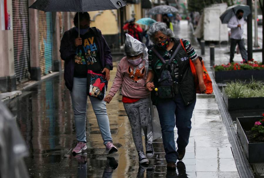 Caerán fuertes lluvias por la onda tropical 25