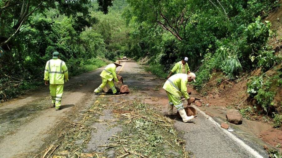 SCT atiende daños en carreteras ocasionados por 'Nora'