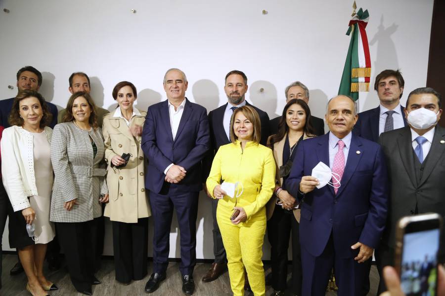 Firman senadores del PAN carta de Madrid contra el comunismo