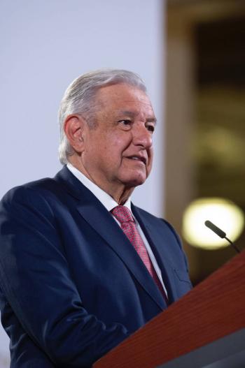 AMLO pide aplauso para atletas paral&iacute;mpicos