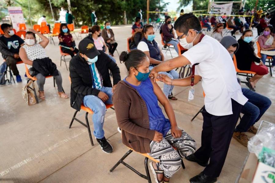 Llegan a Chiapas 83 mil 500 vacunas contra Covid-19, informa Rutilio Escandón
