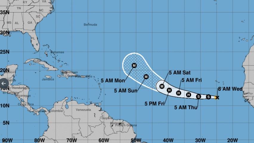 Huracán “Larry” se intensifica en costas de EEUU