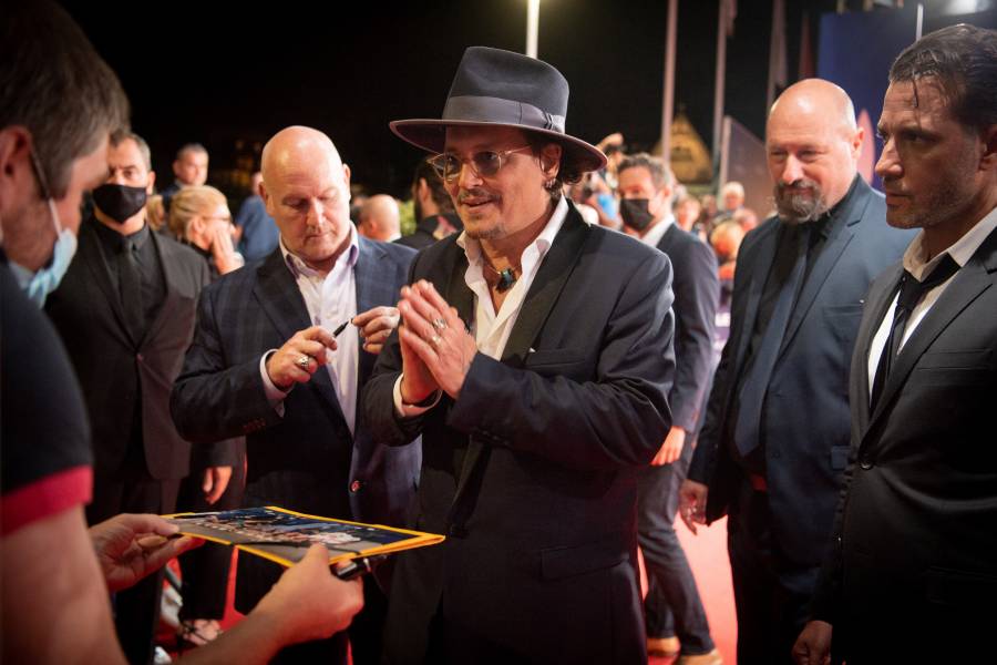 Johnny Depp presenta 