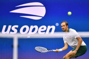 Daniil Medvedev venci&oacute; a Daniel Evans y pisa los cuartos del Abierto EEUU