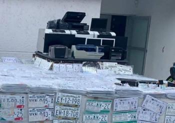 Vinculan a proceso a cinco personas tras decomiso de placas ap&oacute;crifas
