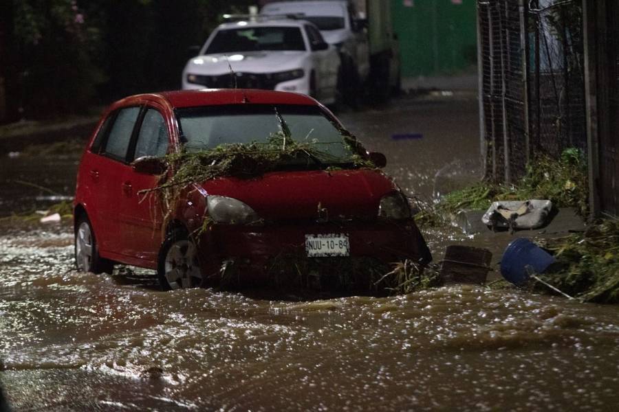 Fuertes lluvias dejan dos muertos y provocan inundaciones en Ecatepec