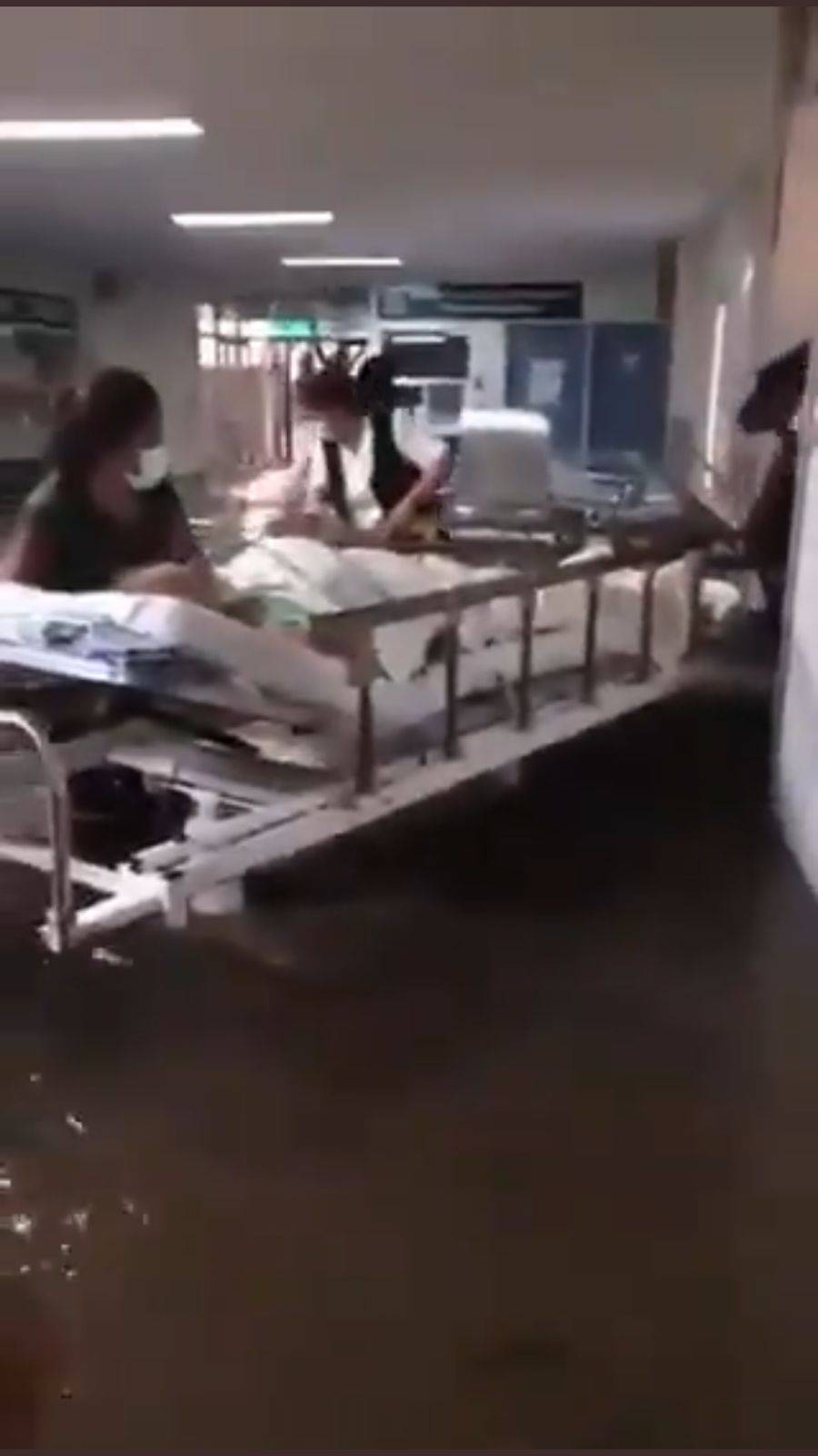 CFE instala planta de emergencia en hospital inundado del IMSS en Tula, Hidalgo