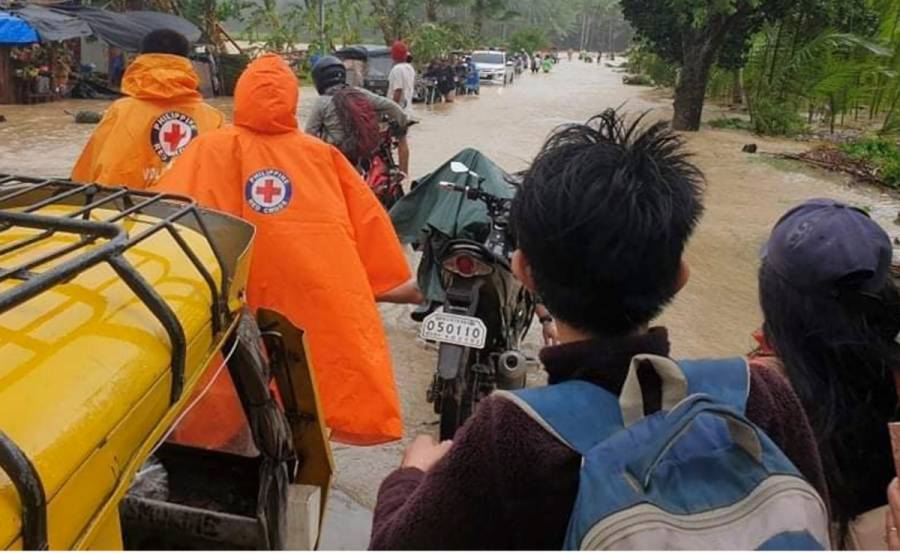 Tif&oacute;n “Conson” pega a Filipinas; provoca apagones en varias provincias