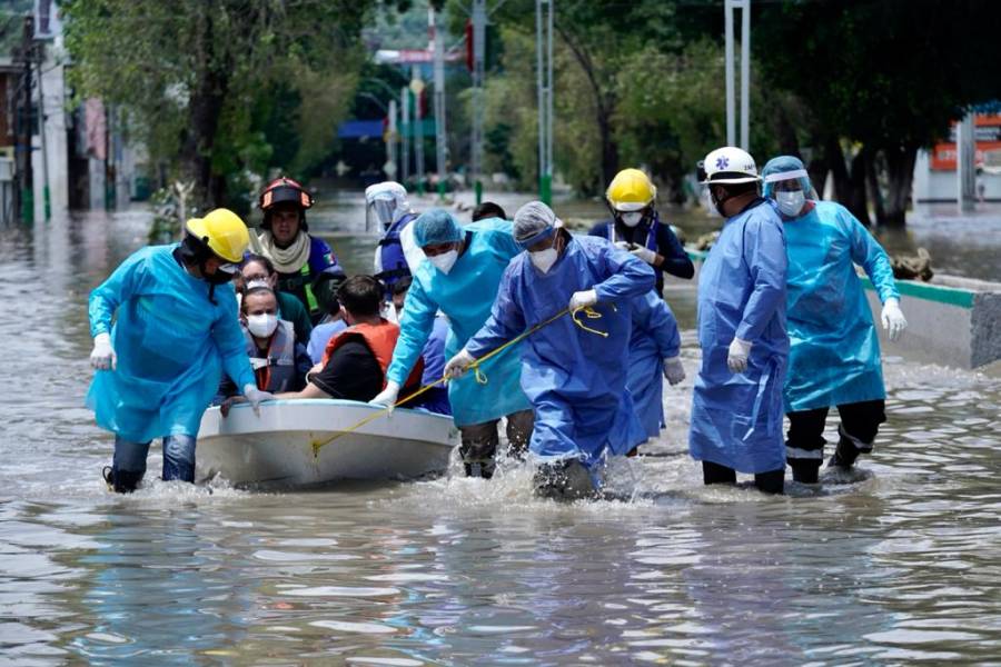 IMSS despliega atención a pacientes afectados por inundación en hospital de Tula