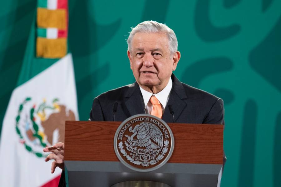 AMLO agradece a servidores públicos su apoyo en inundaciones