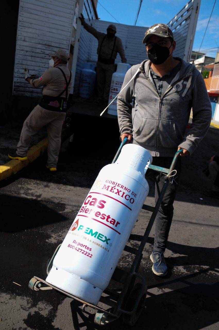 Trabajadores de Gas Bienestar se manifiestan por falta de pago