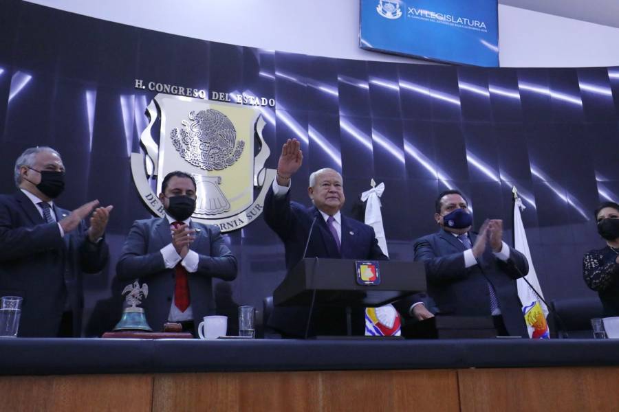 Víctor Castro asume la gubernatura de Baja California Sur