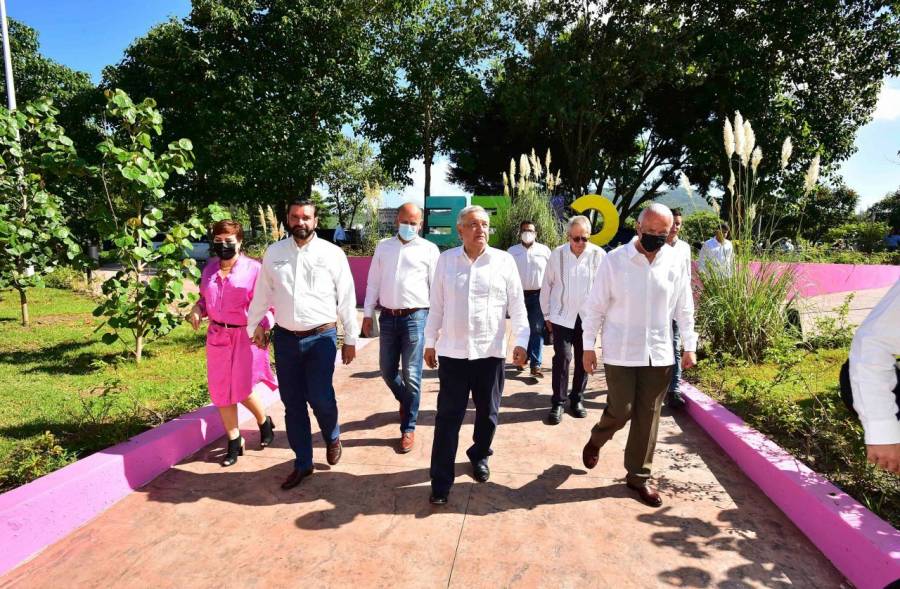 AMLO inaugura CREE en Nayarit e informa acuerdo con Teletón para entregarle recursos públicos