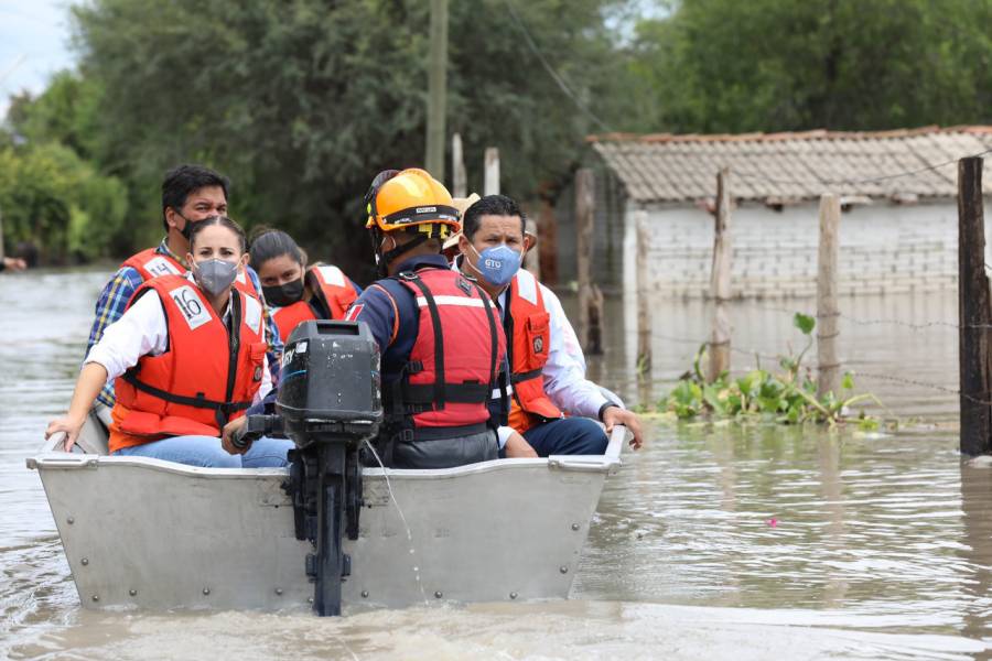 Recorre Diego Sinhue zonas afectadas por inundaciones en Abasolo, pide acudir a refugio