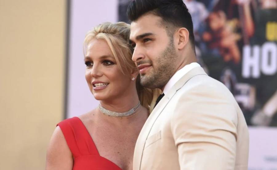 Britney Spears anuncia su compromiso con Sam Asghari