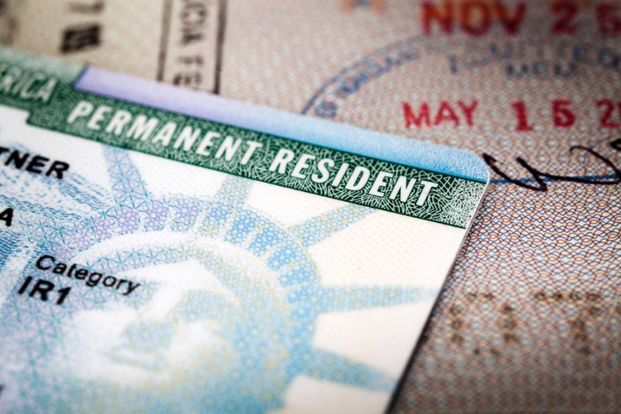 En octubre, vacuna contra Covid-19 para tener la Green Card