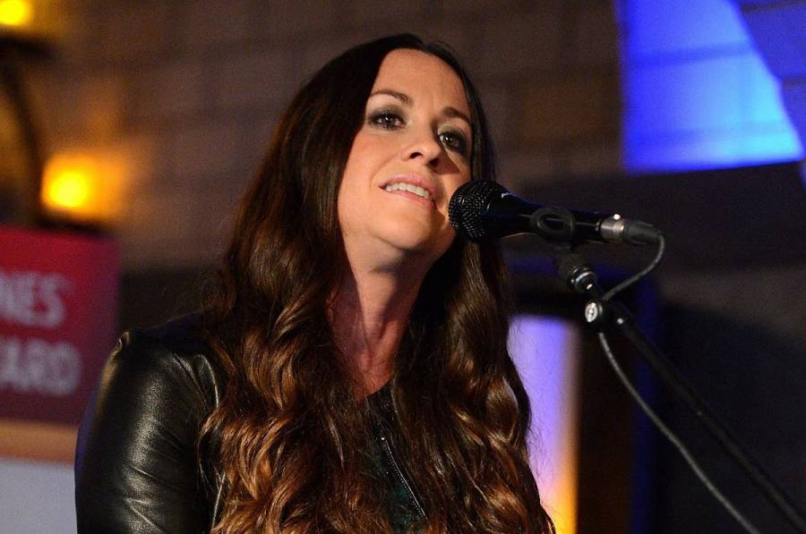 Alanis Morissette denuncia que sufrió una violación múltiple a los 15 años