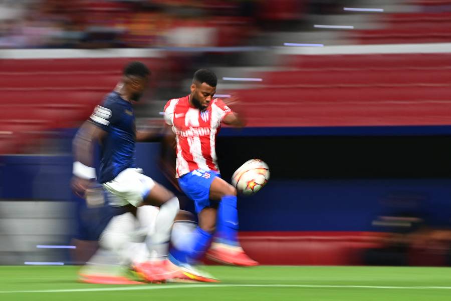 El jugador del Atlético de Madrid, Thomas Lemar sufre una lesión muscular