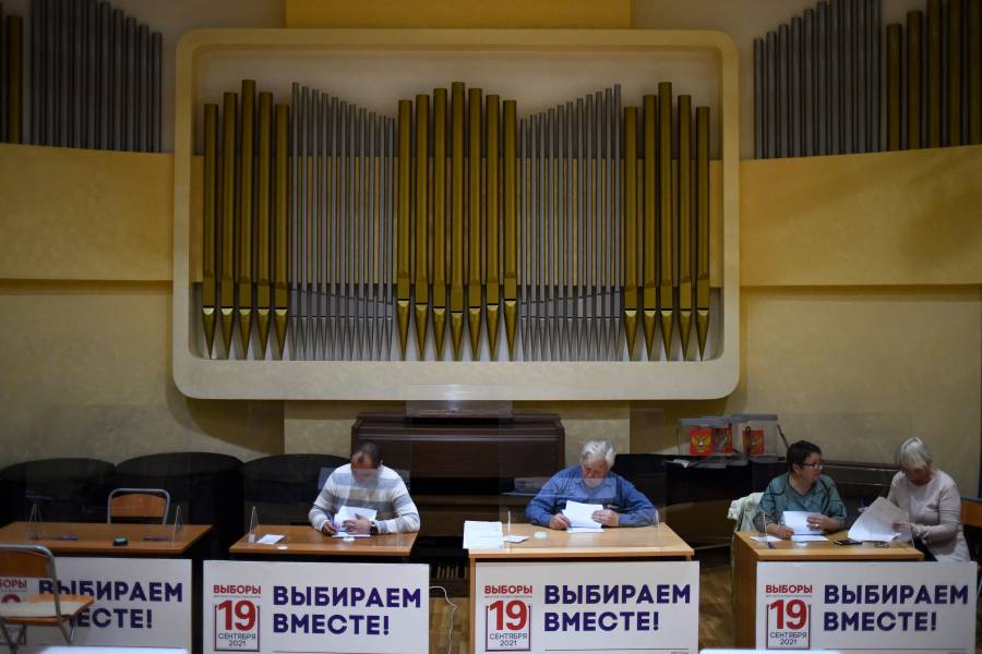 En Rusia, abren colegios electorales para tres días de elecciones