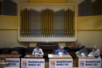 En Rusia, abren colegios electorales para tres d&iacute;as de elecciones