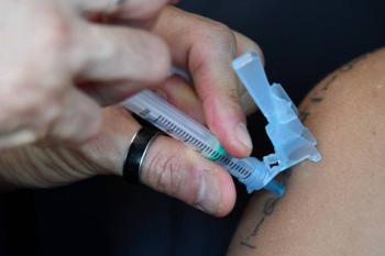 Espa&ntilde;a aplicar&aacute; tercera dosis anticovid en adultos mayores