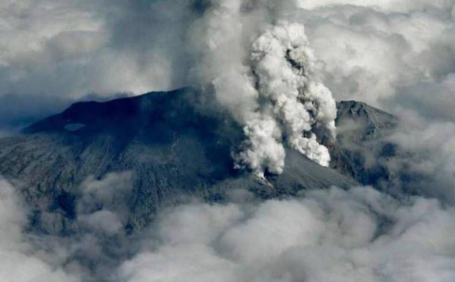 Debido a la erupción de un volcán Japón lanzó una alerta de emergencia