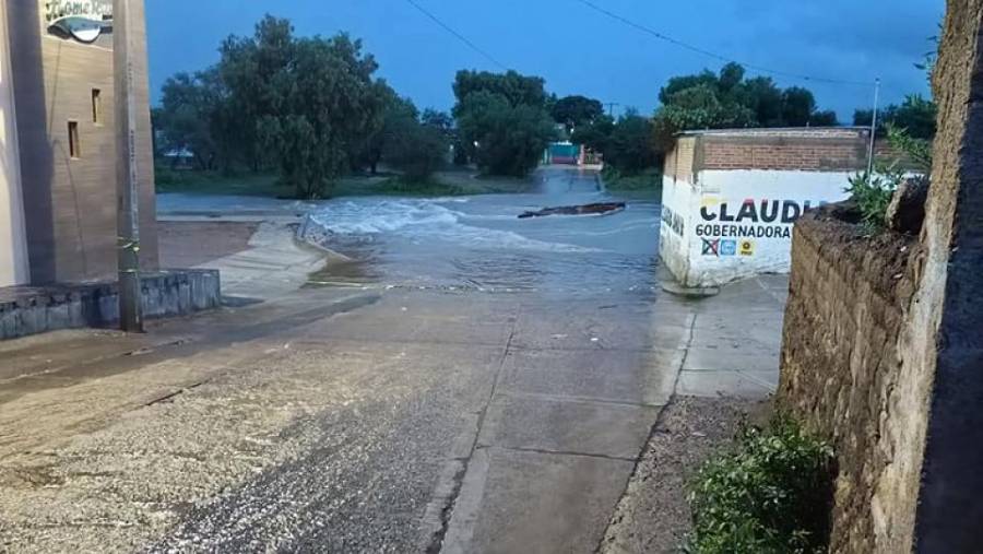 VIDEO: Desborde de presa San Aparicio causó inundaciones en Genaro Codina, Zacatecas
