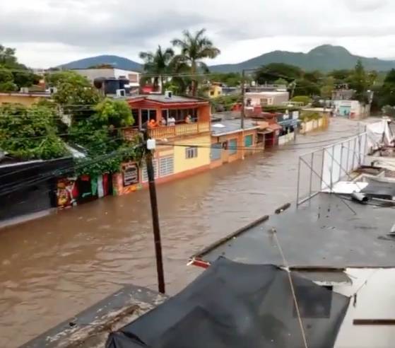 Lluvias en Morelos desbordan ríos y barrancas