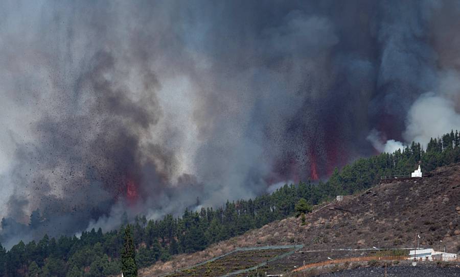 Volcán Cumbre Vieja hace erupción en La Palma, España