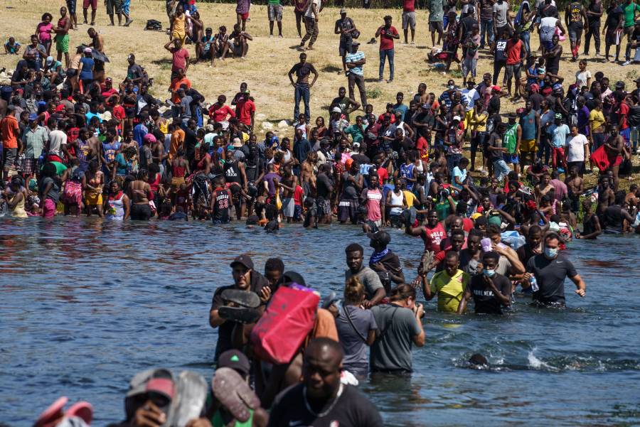 Para frenar migración, EEUU cierra su frontera con México en Del Río, Texas